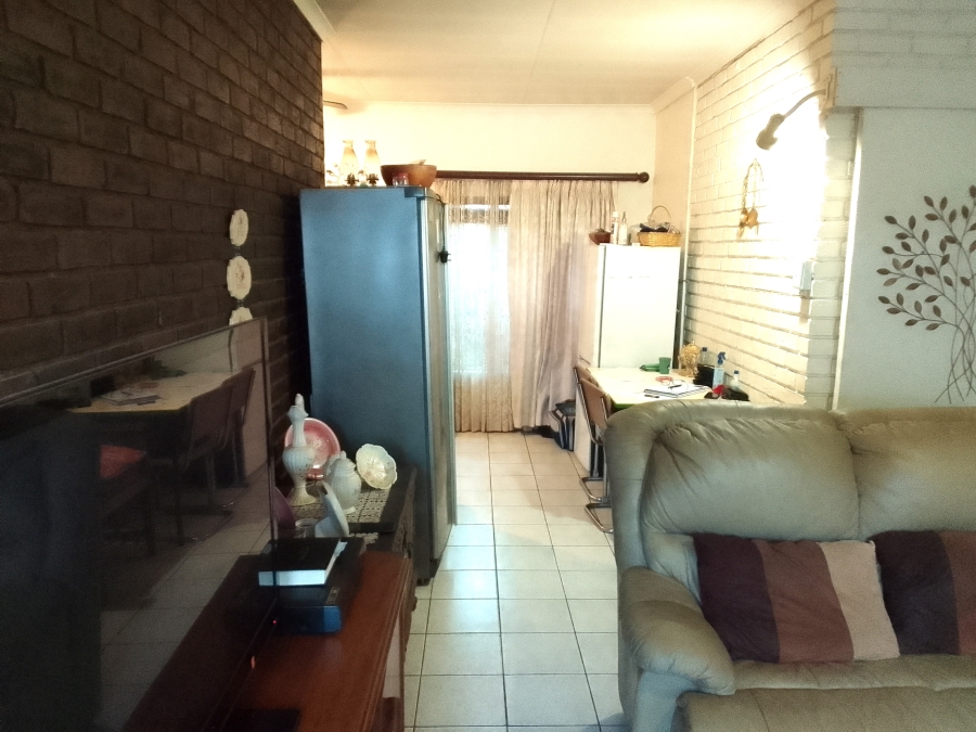 2 Bedroom Property for Sale in Lower Bo-dorp North West